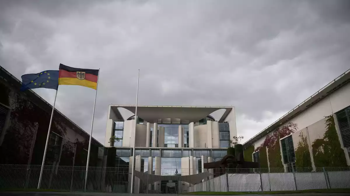Dunkle Wolken über der Union und Kanzler Merz: Die große Mehrheit ist unzufrieden, die Umfragewerte sind im Keller.  - Bild: Sebastian Gollnow/dpa