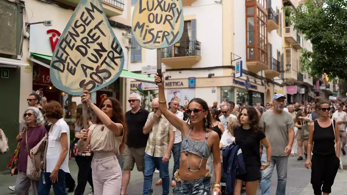Auch auf Mallorca gibt es Demonstrationen gegen die Wohnungsnot. - Bild: Javier Fernández/EUROPA PRESS/dpa