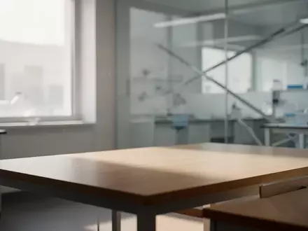 Ein minimalistischer, leerer Labortisch in einem hellen, ruhigen Forschungsraum mit weichem Tageslicht. - Foto: über boerse-global.de