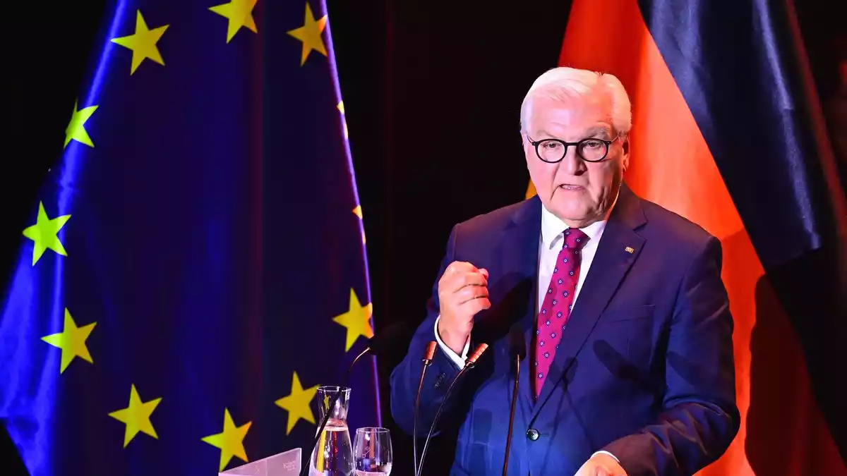 Bundespräsident Frank-Walter Steinmeier spricht beim Festakt zum Tag der Deutschen Einheit - Bild: Sina Schuldt/dpa-Pool/dpa