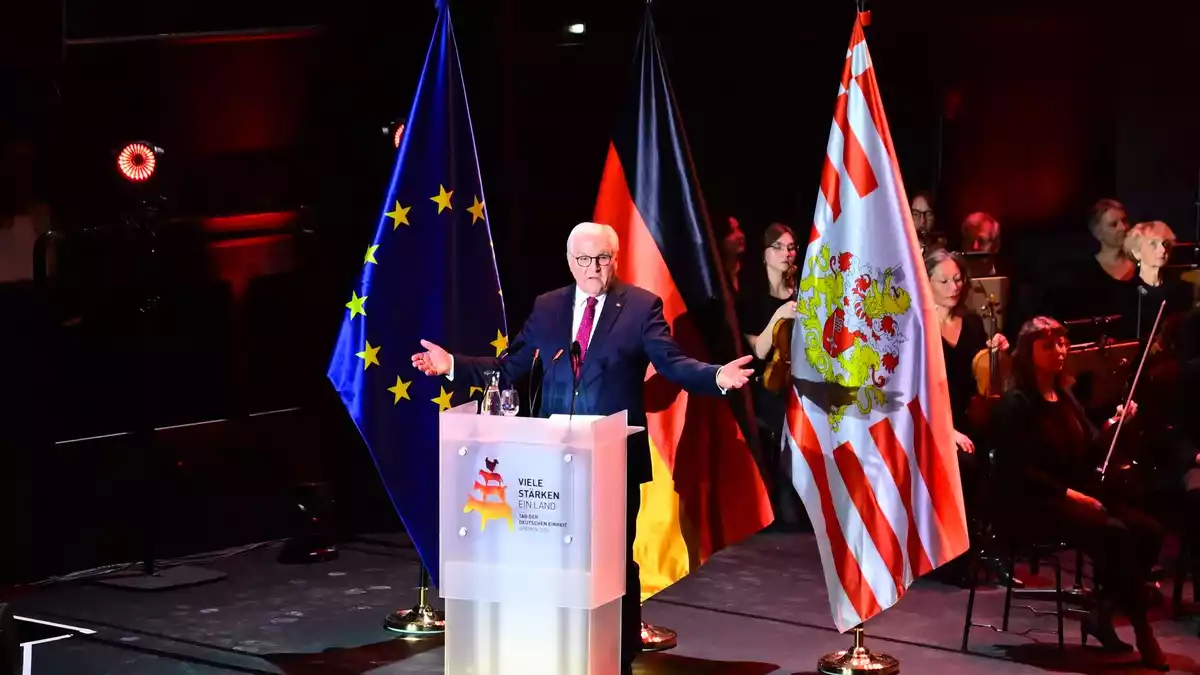 Bundespräsident Frank-Walter Steinmeier spricht beim Festakt zum Tag der Deutschen Einheit - Bild: Sina Schuldt/dpa-Pool/dpa