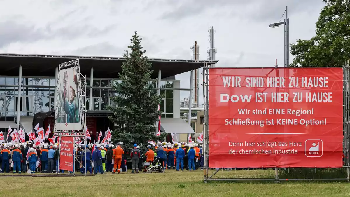 Probleme gibt es unter anderem in der Chemiebranche. (Archivbild) - Bild: Jan Woitas/dpa