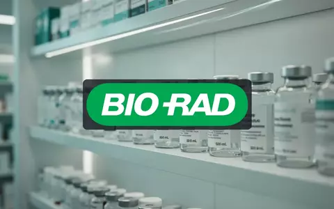 Moderne Apothekenregale mit Medikamenten in einer klinisch sauberen und professionellen Umgebung. - Foto: über boerse-global.de