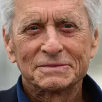 Manch atemberaubender Frau ist US-Schauspieler Michael Douglas schon nahe gekommen - vor und hinter der Kamera, wie er in seinen Memoiren nun verrät. (Archiv) - Foto: Christophe Simon/3p-afp/dpa