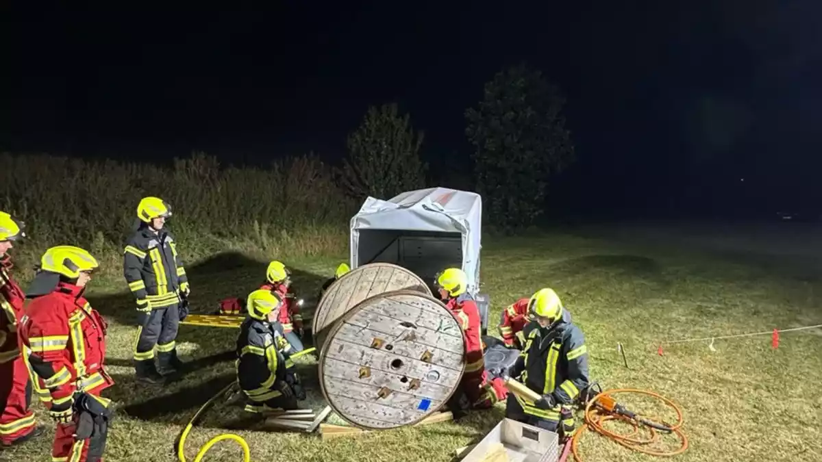 FW Wathlingen: Einblicke in die Ausbildungsdienste der Ortsfeuerwehr Wathlingen - Bild: presseportal.de