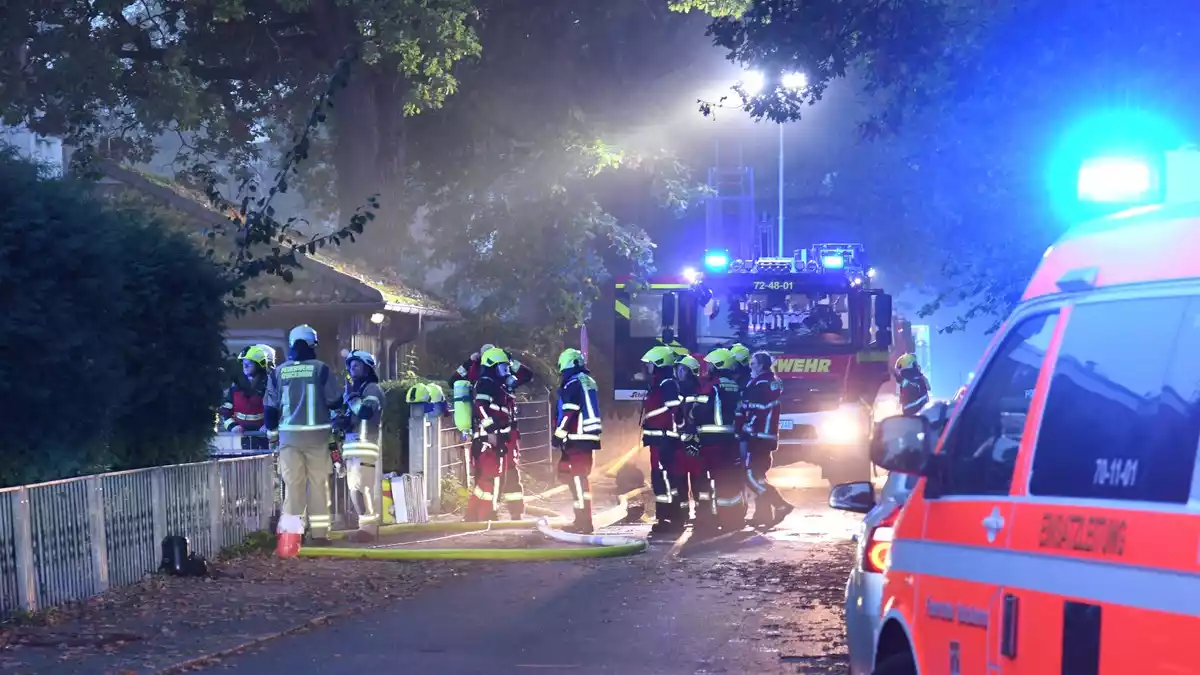FW-PI: Hasloh: Komplizierte Löscharbeiten in Mehrfamilienhaus - Bild: presseportal.de
