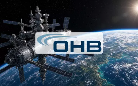 Futuristische Raumstation im Orbit vor der Erde, symbolisch für europäische Weltraumforschung. - Foto: über boerse-global.de