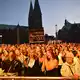 Die Stimmung in Bremen war ausgelassen und friedlich.  - Bild: Sina Schuldt/dpa