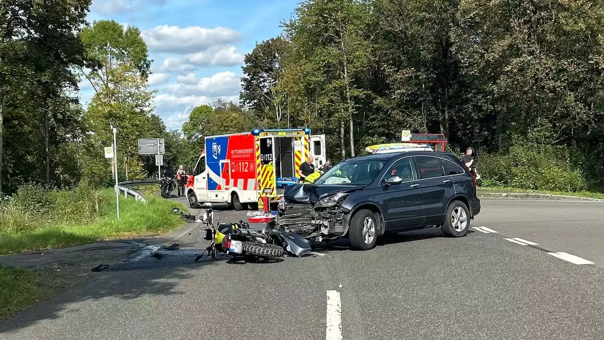 POL-GM: Motorradfahrer bei Verkehrsunfall schwer verletzt - Bild: presseportal.de