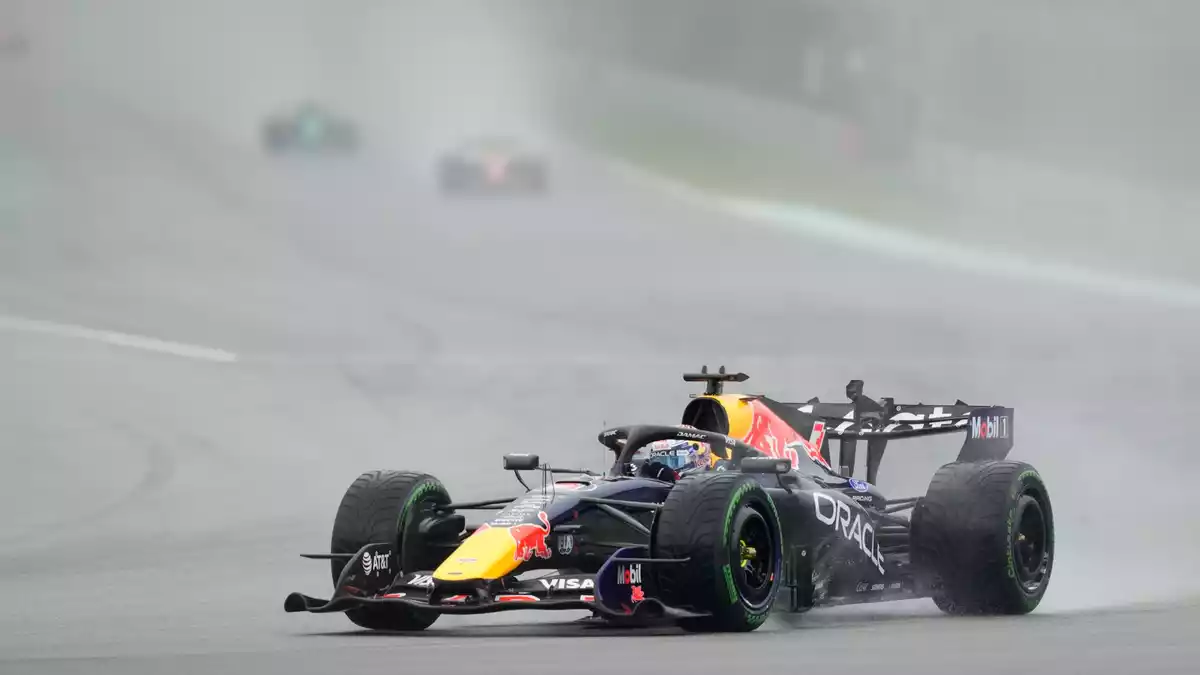 Der erste Sieg für Verstappen in diesem Jahr.  - Bild: Aijaz Rahi/AP/dpa