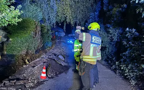 FW-DT: Kleinbrand an einer Gartenhütte - Foto: presseportal.de
