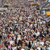 Millionen Besucher zog es auch in diesem Jahr wieder auf die Wiesn. - Foto: Felix Hörhager/dpa