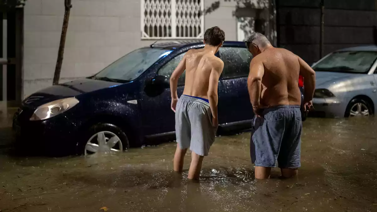 An der katalanischen Küste gibt es Überflutungen.  - Bild: Lorena Sopêna/EUROPA PRESS/dpa