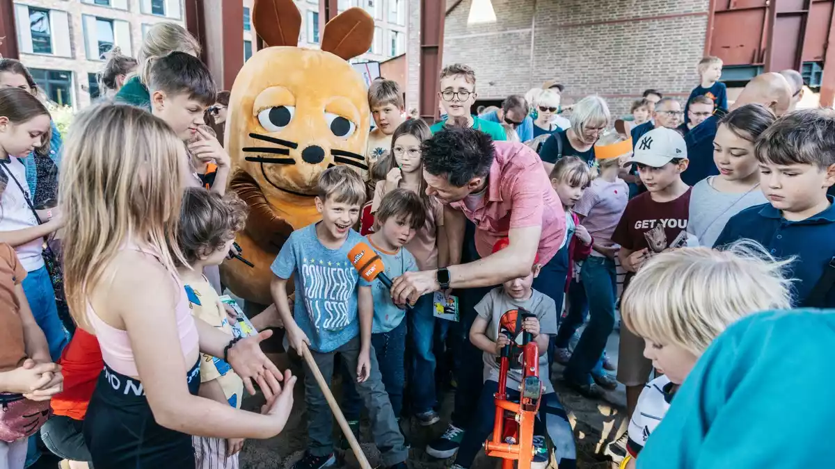 „Kleine Wunder“ begeistern Kinder und Familien beim 15. WDR-Aktionstag „Türen auf mit der Maus“ - Bild: presseportal.de