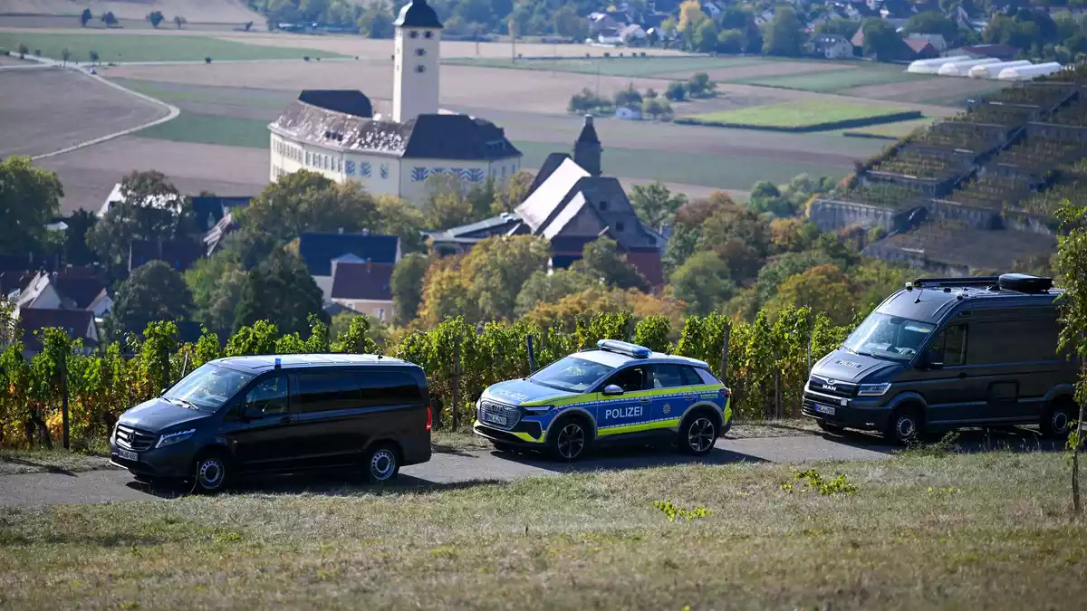 Polizei und Experten haben die Ermittlungen aufgenommen. - Bild: Marius Bulling/onw-images/dpa