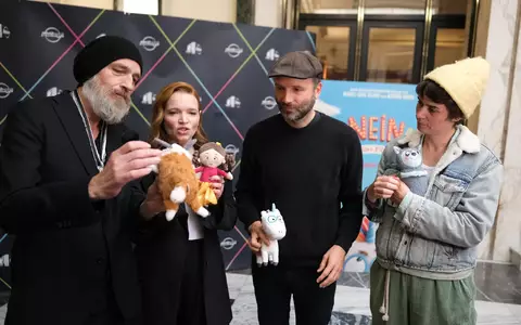 Der Cast des Films «Das NEINhorn» war bei der Premiere dabei. - Foto: Sebastian Willnow/ dpa/dpa