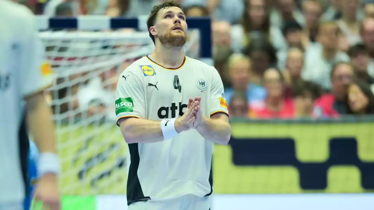Johannes Golla hat erstmals über seinen Wechselwunsch gesprochen. (Archivbild) - Bild: Sina Schuldt/dpa