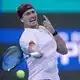 Alexander Zverev verlor in Peking-Viertelfinale gegen Novak Djokovic. - Bild: Achmad Ibrahim/AP/dpa