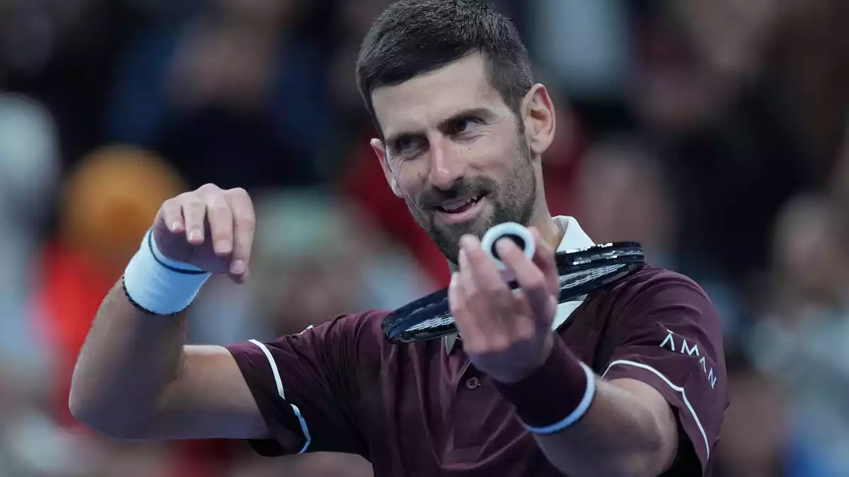 Auch mit 39 Jahren spielt Novak Djokovic noch Weltklasse-Tennis. - Bild: Achmad Ibrahim/AP/dpa