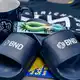 Im Merchandise-Shop gibt es T-Shirts und auch Badelatschen mit BND-Logo.  - Bild: Focke Strangmann/dpa