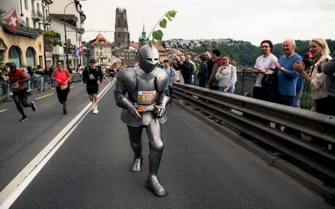 In 34 Kilo Rüstung von Murten nach Freiburg - ein Ritter läuft Geschichte - Foto: presseportal.de