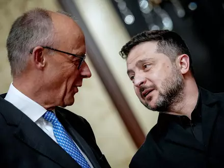 Merz und Selenskyj: Zwischen diese beiden passt im Moment kein Blatt Papier. - Foto: Kay Nietfeld/dpa