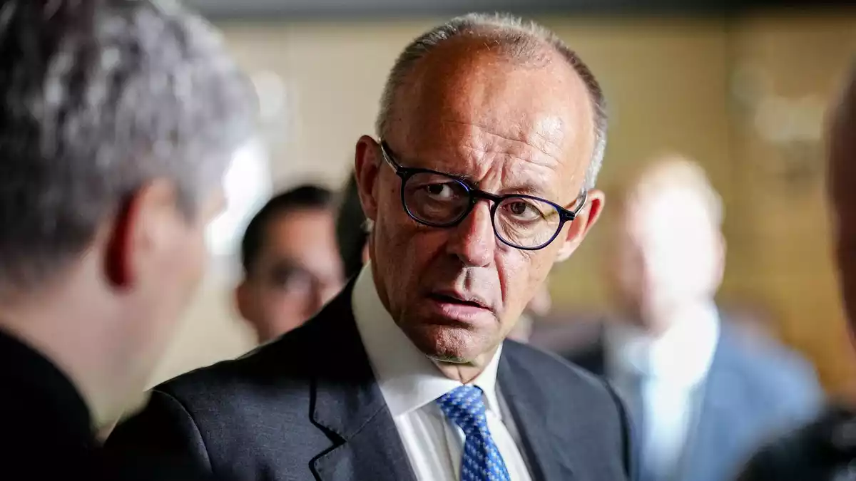 Bundeskanzler Friedrich Merz (CDU) ist in die Ukraine gereist.  - Bild: Kay Nietfeld/dpa