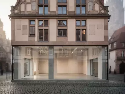 Ein renoviertes Gebäude in einer deutschen Kleinstadt, dessen Erdgeschoss nach einem Umbau nun als Sportstätte dient. - Foto: über boerse-global.de