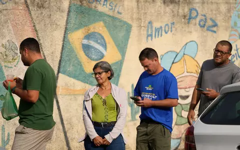 Rund 159 Millionen Menschen waren zur Wahl aufgerufen. - Foto: Eraldo Peres/AP/dpa