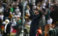Jürgen Klopp in Aktion am Spielfeldrand.  - Foto: Christian Charisius/dpa