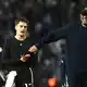 Kein Grund für Trübsal: Der Bundestrainer mit Kapitän Florian Wirtz nach dem 0:0 gegen Griechenland. - Bild: Christian Charisius/dpa