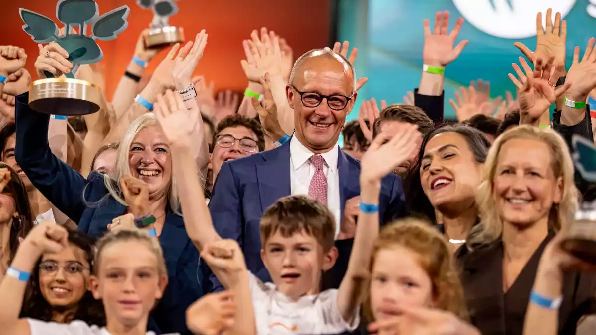Beim Deutschen Schulpreis gab es für Merz endlich mal positive Impulse. (Archivfoto) - Bild: Fabian Sommer/dpa