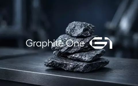 Abstraktes Bild von Graphitgestein auf einer industriellen Oberfläche, das den Rohstoffsektor symbolisiert. - Foto: über boerse-global.de