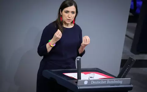 Die Grünen-Finanzpolitikerin Katharina Beck kritisiert den Stellenabbau. (Archivbild) - Foto: Bernd von Jutrczenka/dpa