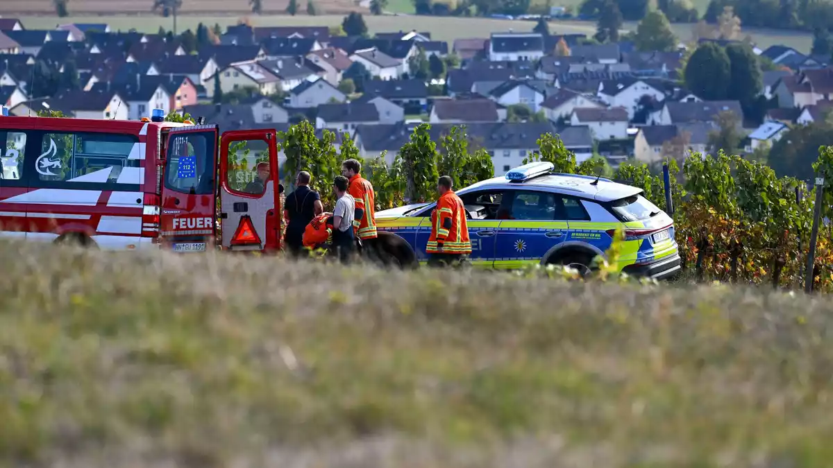 Feuerwehr, Polizei und Rettungsdienst waren mit vielen Kräften im Einsatz. - Bild: Marius Bulling/onw-images/dpa
