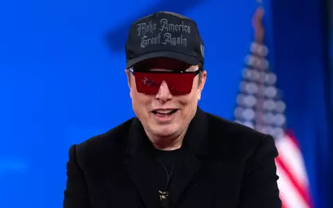 Elon Musk will seine KI-Firma gemäß den Wünschen von US-Präsident Donald Trump umbenennen. (Archivbild) - Foto: Jose Luis Magana/AP/dpa