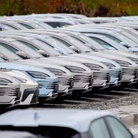 Elektroautos von BYD. Die chinesische Autoindustrie setzt der europäischen Industrie mit ihrer Exportoffensive zu. (Symbolbild) - Foto: Hauke-Christian Dittrich/dpa