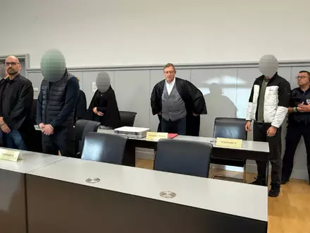 Im Raum steht der Verdacht, dass die vier jungen Menschen als sogenannte «Wegwerfagenten» für einen bislang unbekannten Auftraggeber gehandelt haben könnten. - Foto: Nico Pointer/dpa