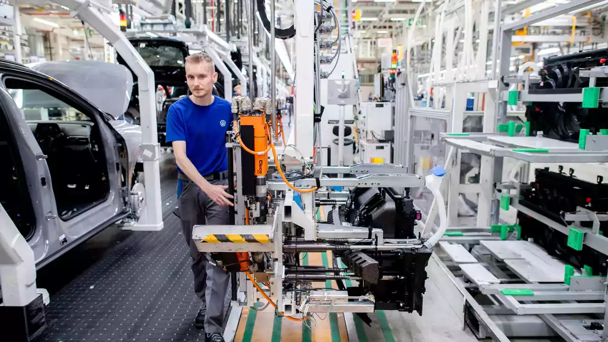 Die Stimmung in der deutschen Autoindustrie ist im September auf einen der tiefsten Werte seit Jahren gesunken. (Archivbild) - Bild: Hauke-Christian Dittrich/dpa