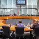 Zu Beginn der Sitzung trägt das Spitzenpersonal der drei Nachrichtendienste vor, dann beginnt die erste Fragerunde.  - Bild: Michael Kappeler/dpa