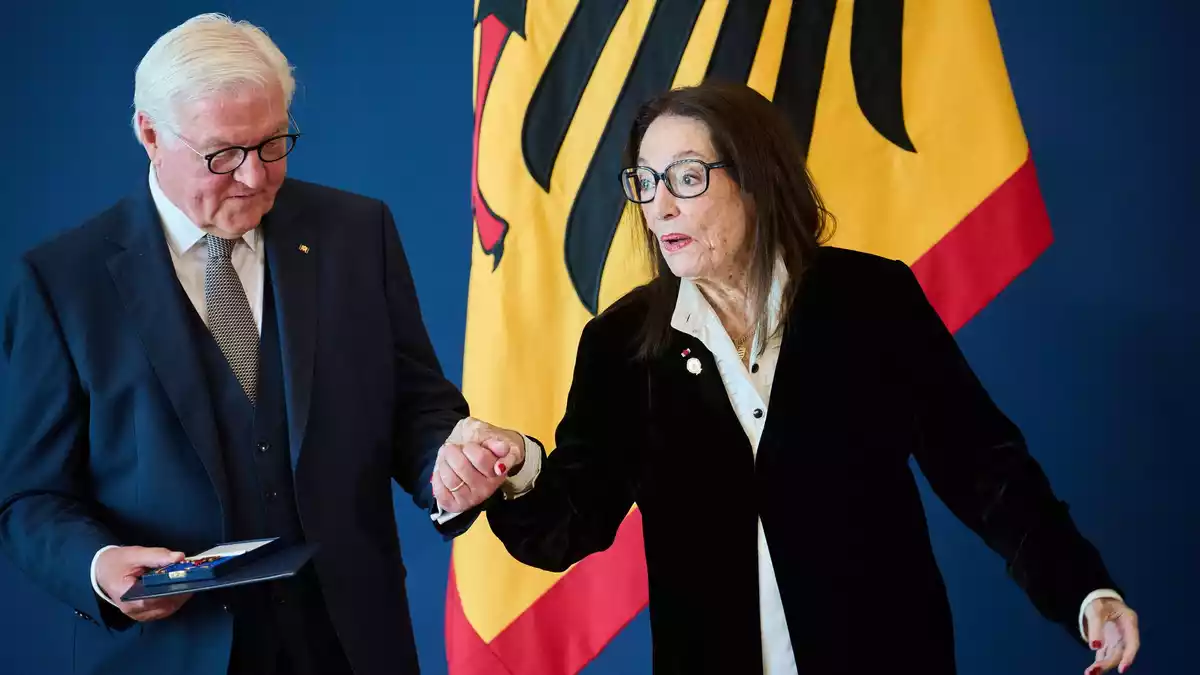 Steinmeier würdigte die gebürtige Griechin nicht nur für ihr künstlerisches Wirken, sondern auch für ihr Engagement in der Politik. - Bild: Bernd von Jutrczenka/dpa