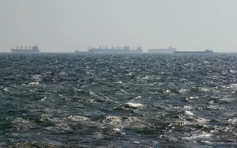 Ein Handelsschiff ist im Schwarzen Meer verunglückt. (Symbolbild) - Foto: Kathrin Lauer/dpa
