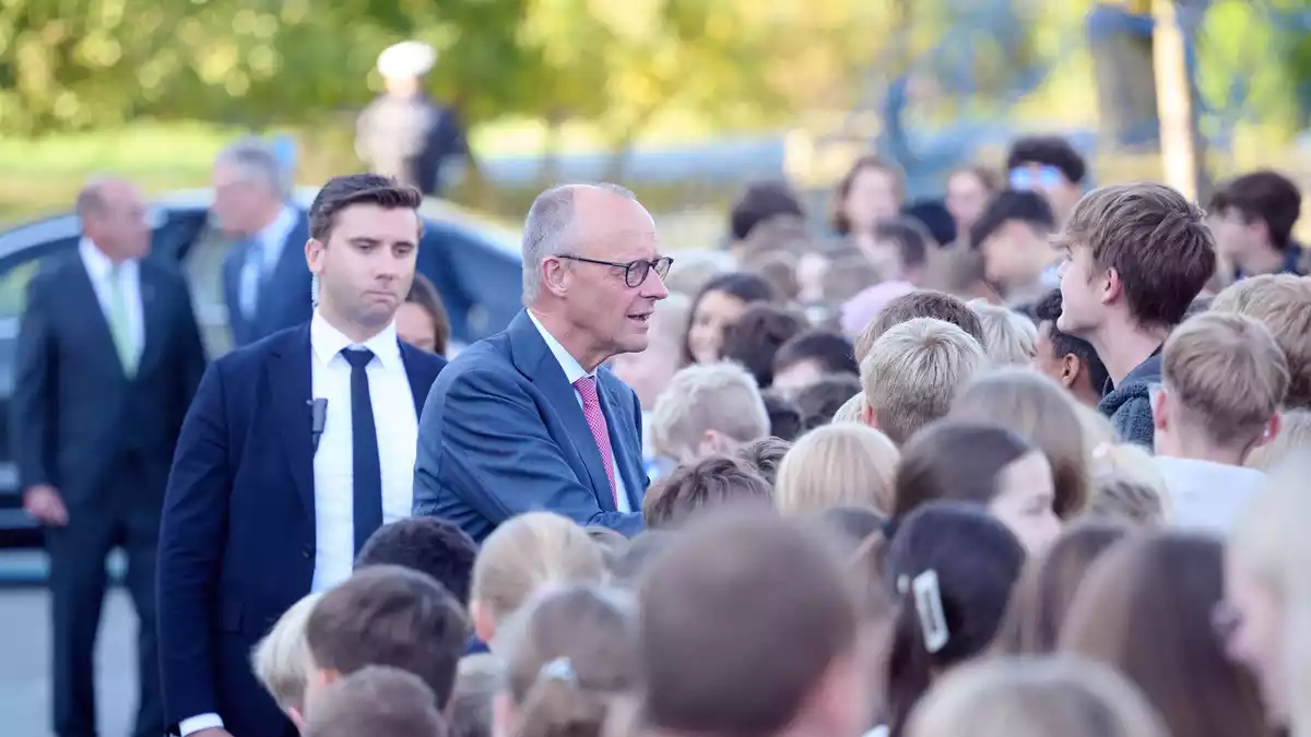 Vor 51 Jahren machte Friedrich Merz in Rüthen sein Abitur, nun ist er als Bundeskanzler zu Gast.  - Bild: Bernd Thissen/dpa