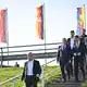 Niedersachsens Regierungschef Lies (rechts von Pistorius) unterstützt das Marineprojekt. - Bild: Sina Schuldt/dpa
