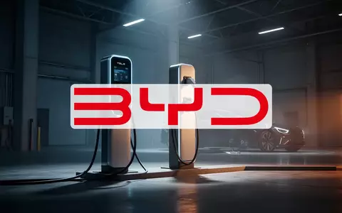 Moderne Ladestation für Elektrofahrzeuge in einer minimalistischen Industrieumgebung mit atmosphärischer Beleuchtung. - Foto: über boerse-global.de