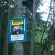 Ein Schild warnt vor Bären am Rande einer Bergstraße in den Karpaten. (Archivbild) - Bild: Kathrin Lauer/dpa