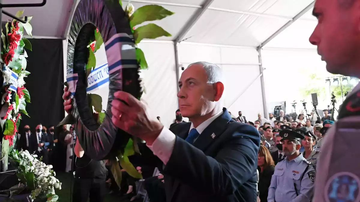 Israels Ministerpräsident Benjamin Netanjahu hat bei einer Gedenkveranstaltung an den 7. Oktober 2023 allen gedroht, die an dem Überfall beteiligt waren. - Bild: Debbie Hill/Pool UPI/AP/dpa