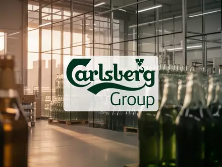 Moderne Abfüllanlage für Getränke in einer professionellen, atmosphärischen Industrieumgebung. - Foto: über boerse-global.de