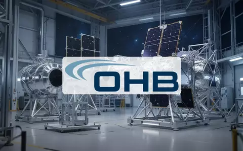 Moderne Raumfahrttechnik und Satellitenkomponenten in einer hochmodernen Fertigungshalle - Foto: über boerse-global.de
