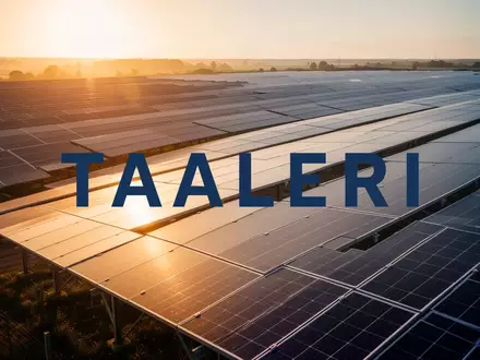 Weitläufiger Solarpark mit modernen Photovoltaikanlagen bei Sonnenuntergang als Symbol für erneuerbare Energien - Foto: über boerse-global.de